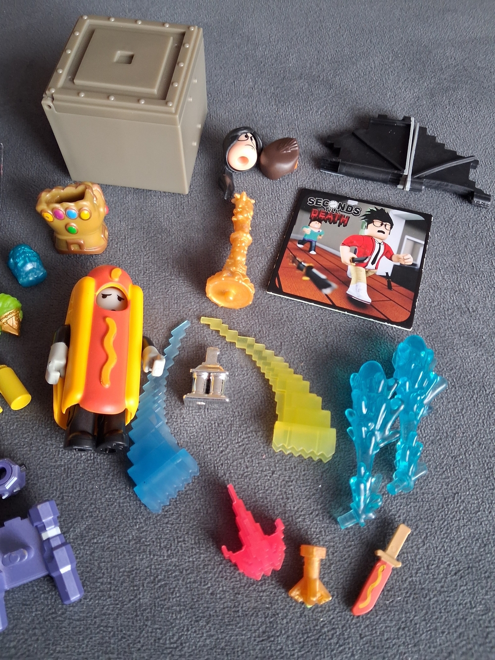 Roblox Mixed Lot Plastic Action Figure Parts Accessories Weapons Unboxed